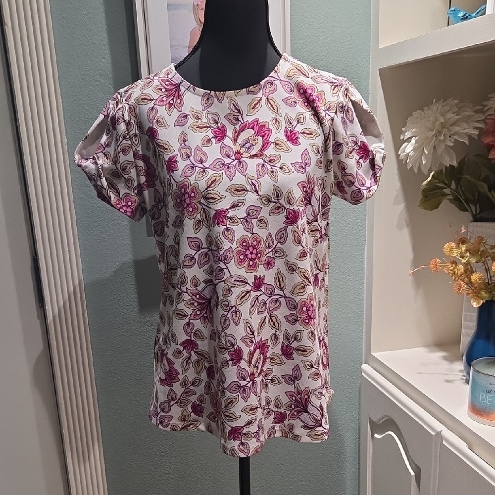 Ann Taylor Pink and White Floral Short Sleeve Top